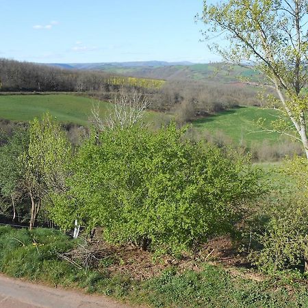 Gite Des Monts Saint-Izaire Eksteriør billede