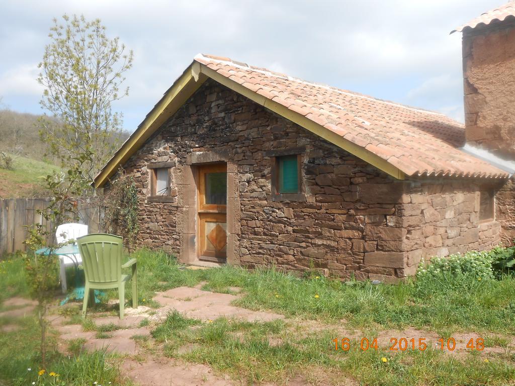 Gite Des Monts Saint-Izaire Eksteriør billede